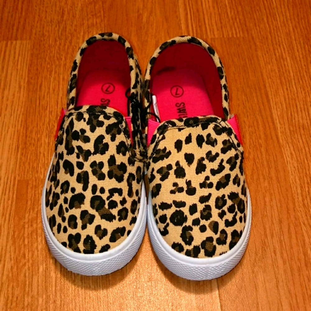 NWT Toddler Leopard Shoes – Size 9 Swiggles